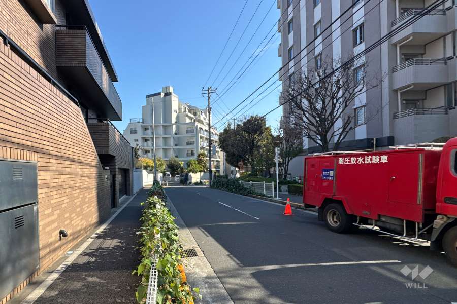 敷地北側の前面道路