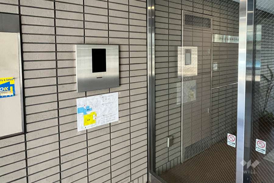 サブエントランスはオートロック付きです。