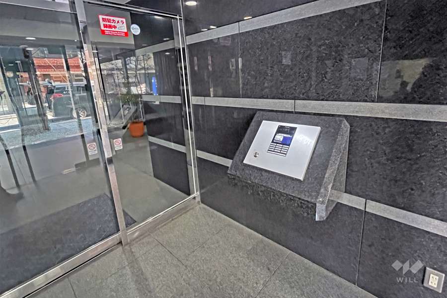 エントランスはオートロック付きです。