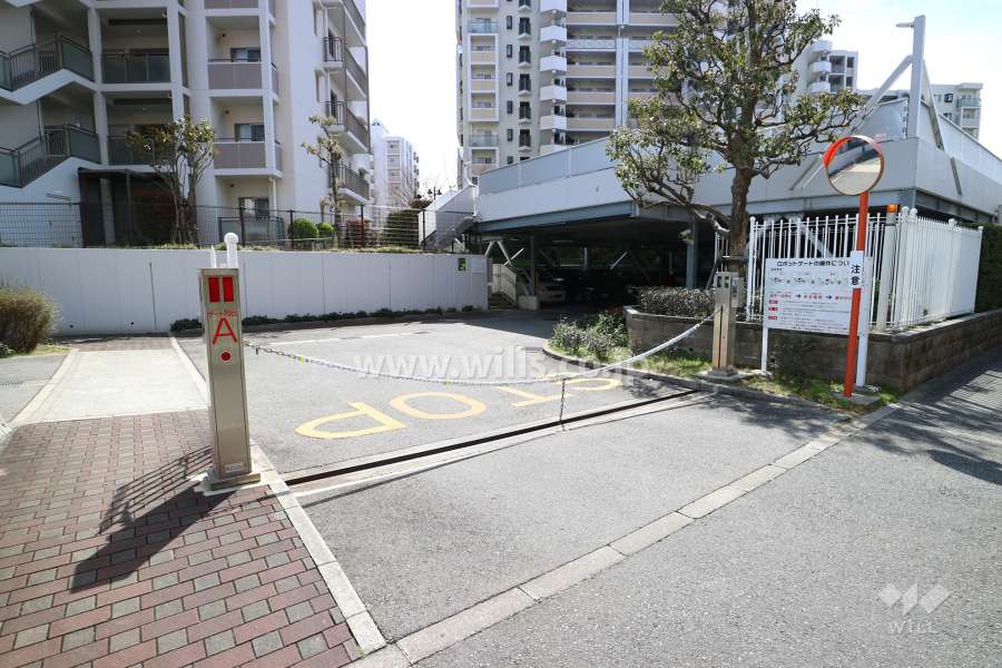 駐車場出入り口