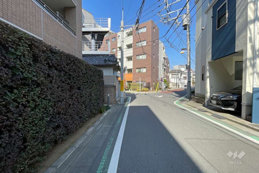 敷地北東側の前面道路