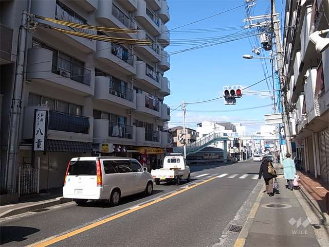 敷地東側は国道176号線に面しています。