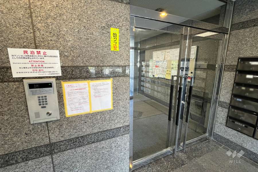 エントランスはオートロック付きです。