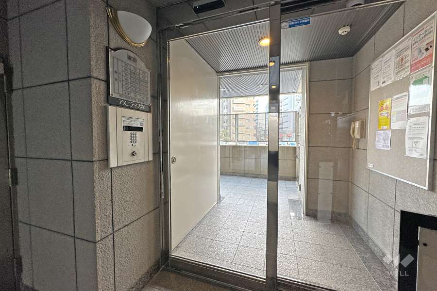 エントランスはオートロック付きです。