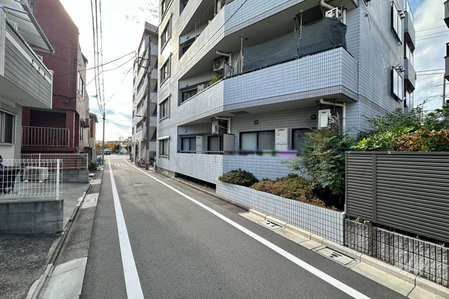 敷地南東側の前面道路