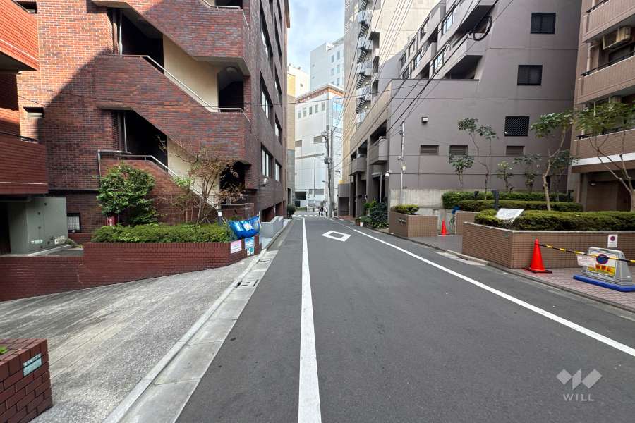 敷地北西側の前面道路
