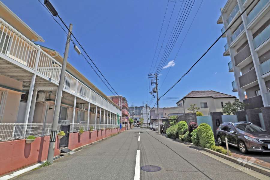 敷地北側の前面道路