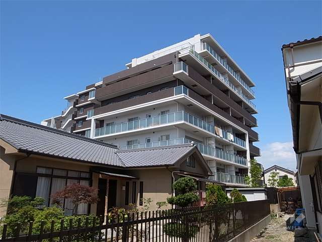 ウェリス塚口ロイヤルアークの外観（南西側から）