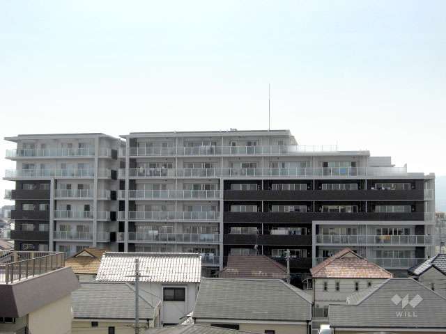ウェリス塚口ロイヤルアークの外観（東側から）