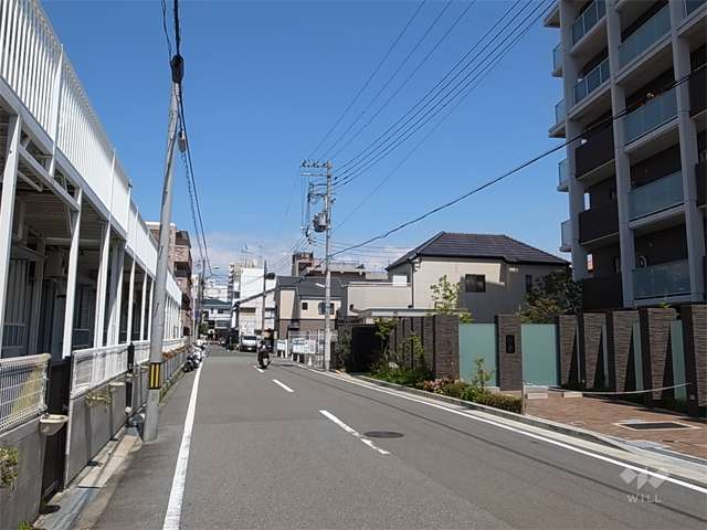 敷地北側の前面道路