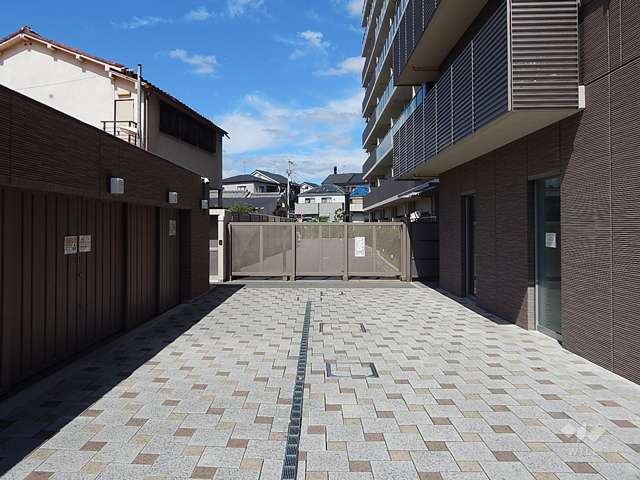 駐車場出入り口