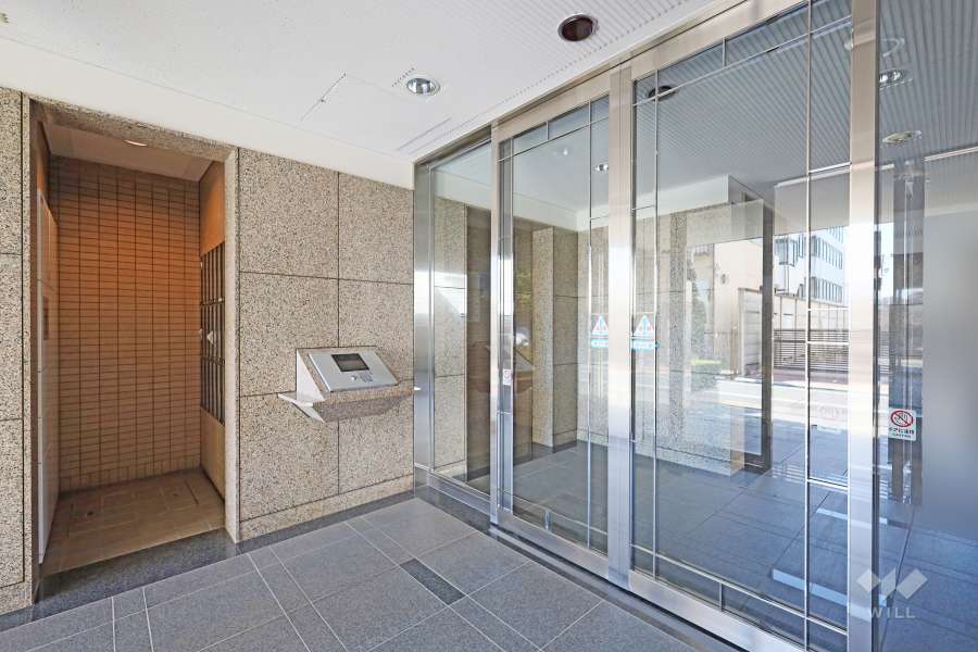 エントランスはオートロック付きです。