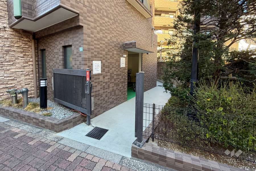 駐輪場の出入口