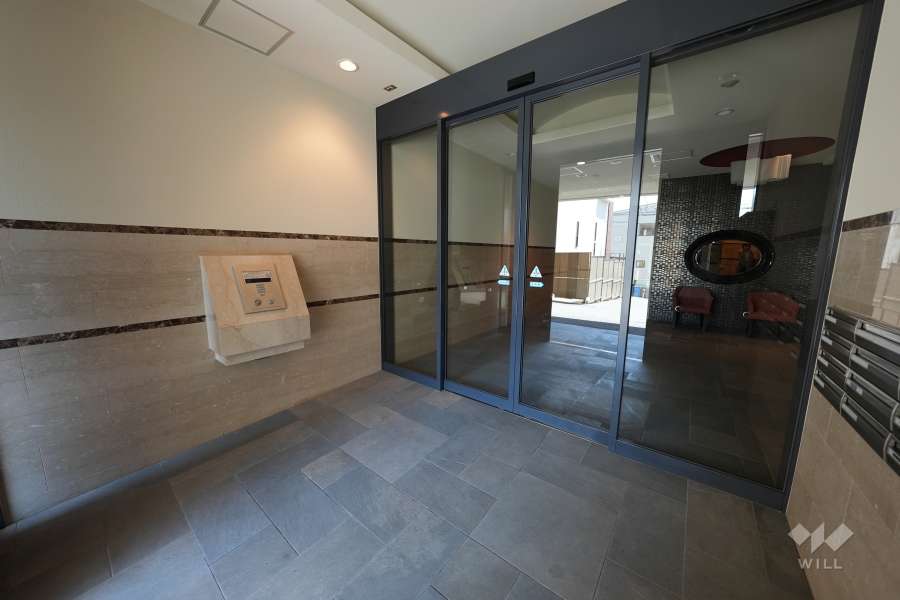 エントランスはオートロック付きです。