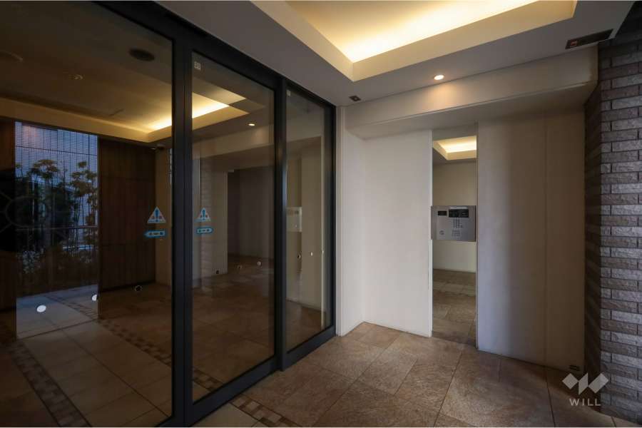 エントランスはオートロック付きです。