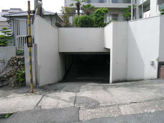 地下にある敷地内駐車場
