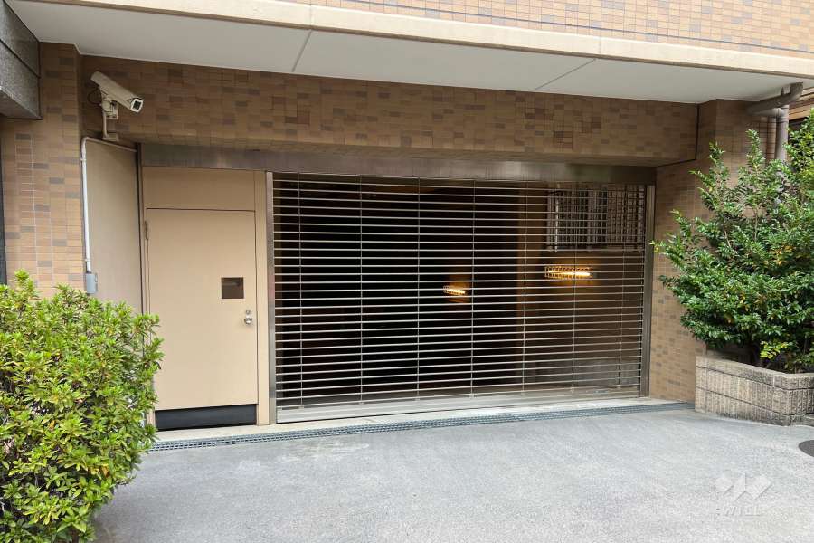 駐車場の出入り口（リングシャッター付き）