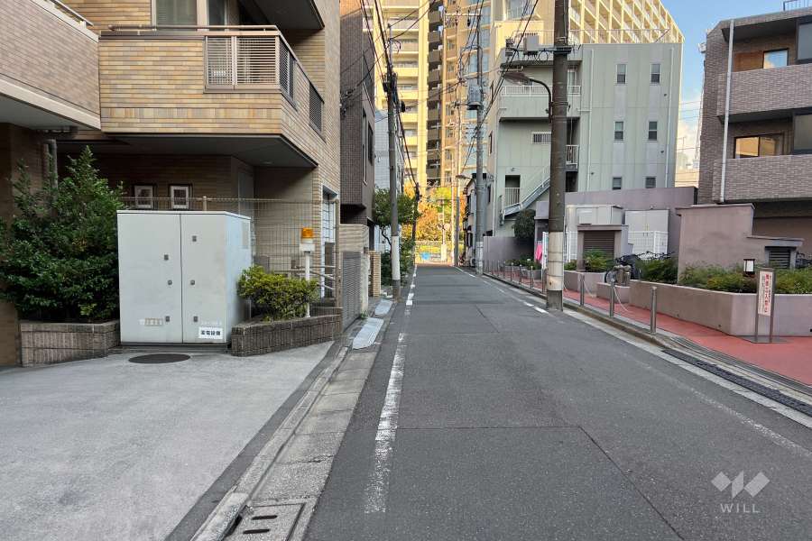 敷地南側の前面道路