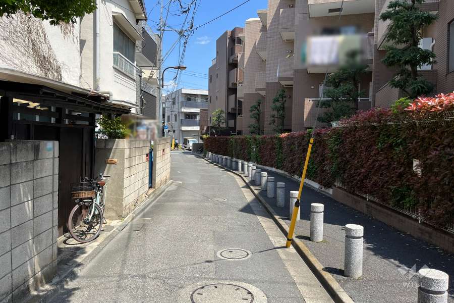 敷地北側の前面道路