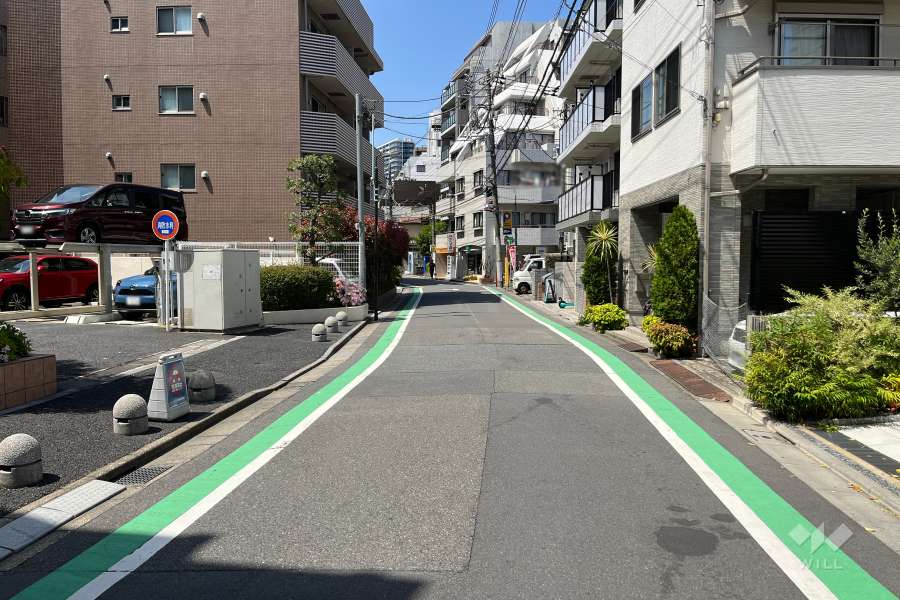 敷地東側の前面道路