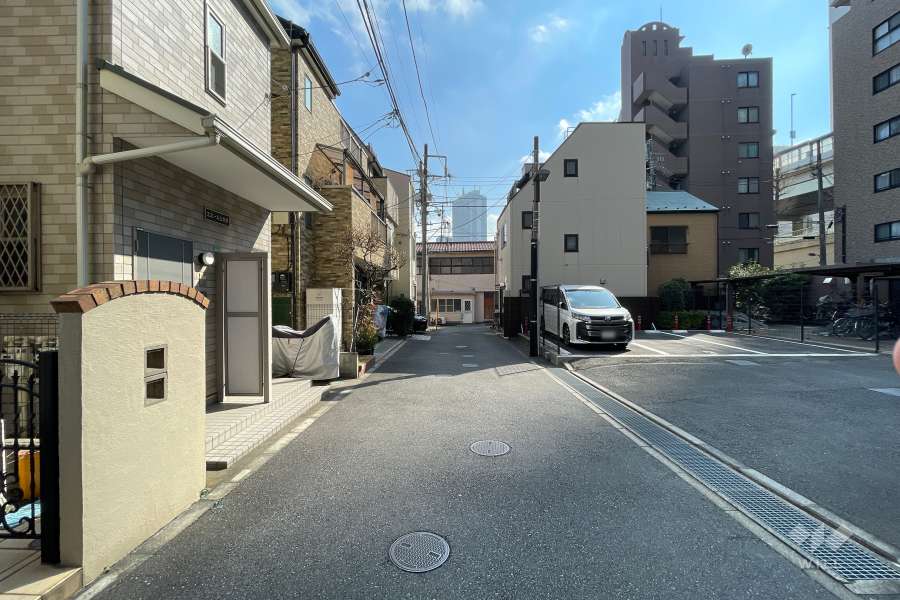 敷地東側の前面道路