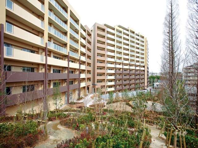 プレミスト南千里の外観(南西側から)