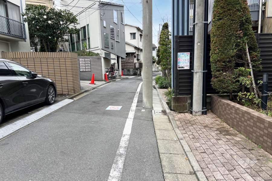 敷地南東側の前面道路