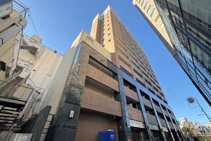 パレステュディオ池袋駅前の外観（南東側から）