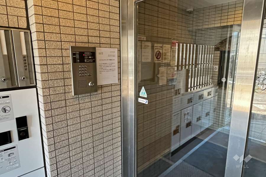 エントランスはオートロック付きです。