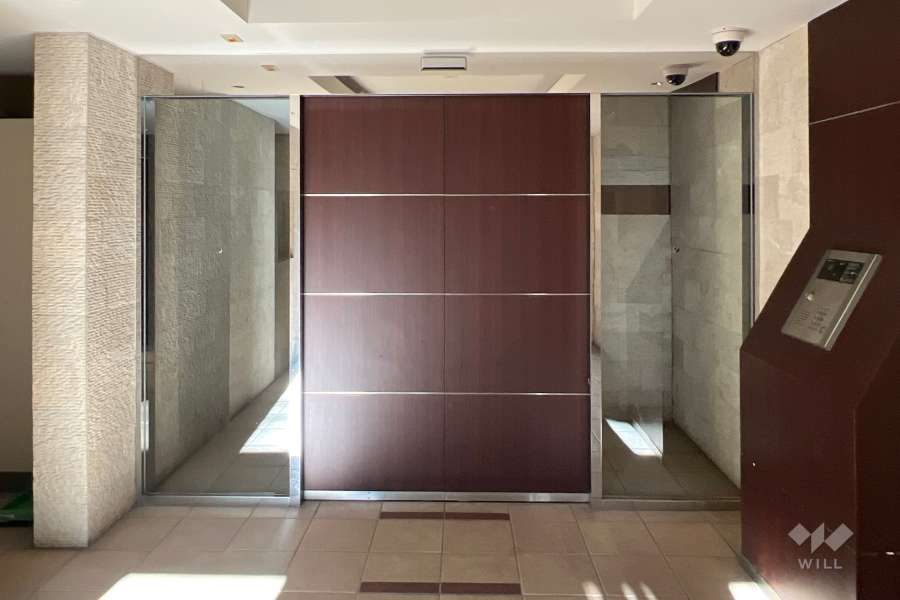 エントランスはオートロック付きです。