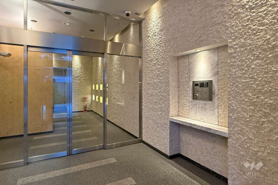 エントランスはオートロック付きです。