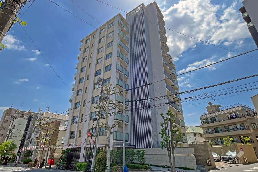 パークホームズ南大塚の外観（北側から）