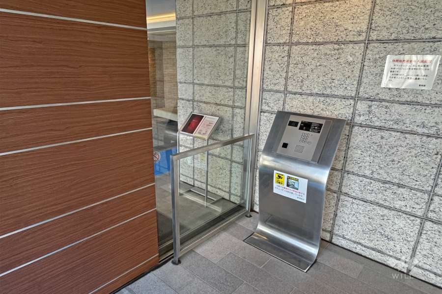 エントランスはオートロック付きです。