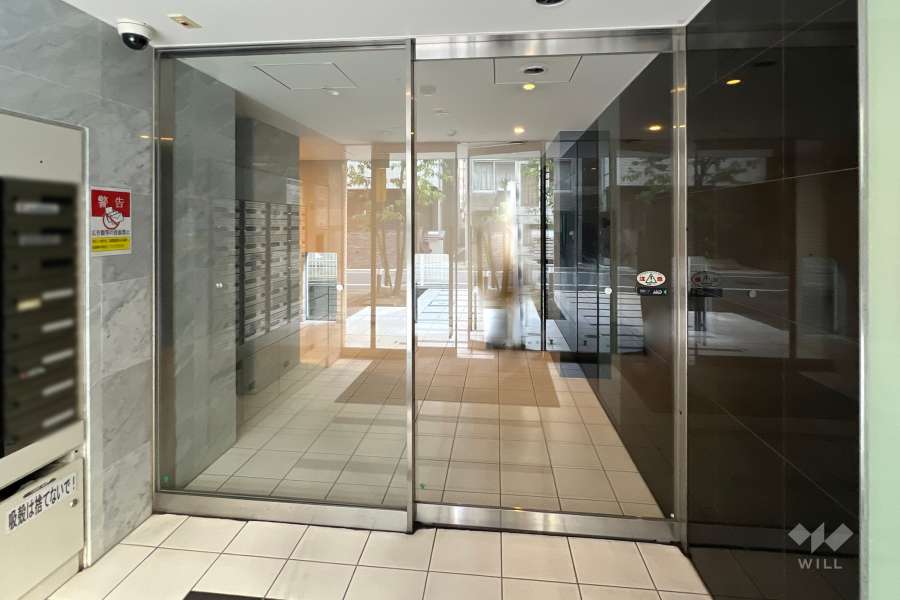 エントランスはオートロック付きです。