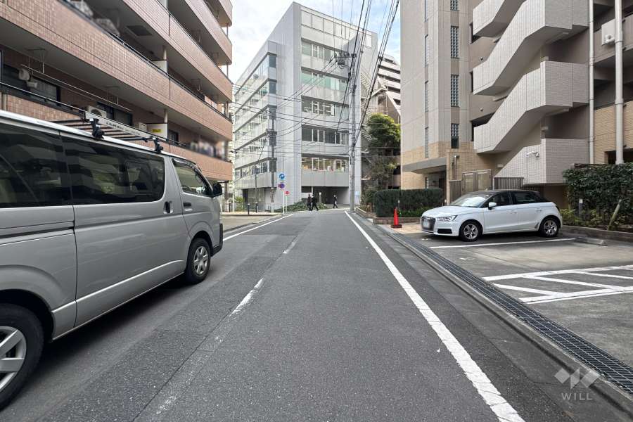 敷地北側の前面道路