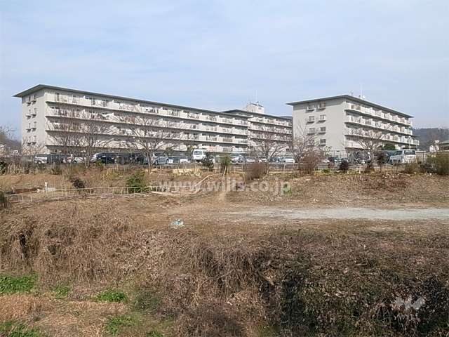 日商岩井多田マンションの全景（南西側から）