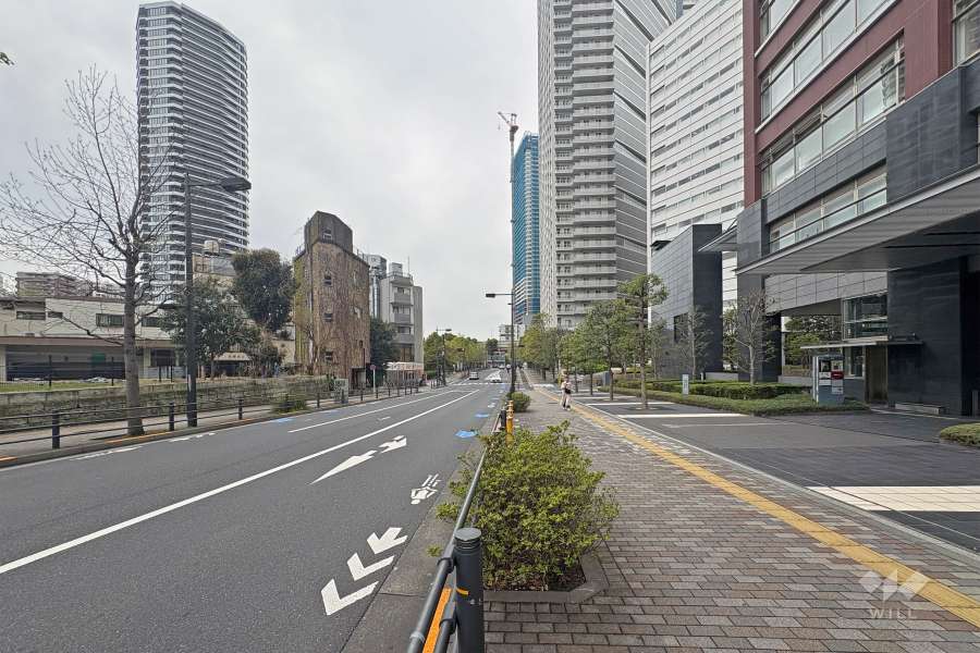 南東側前面道路（北東側から）