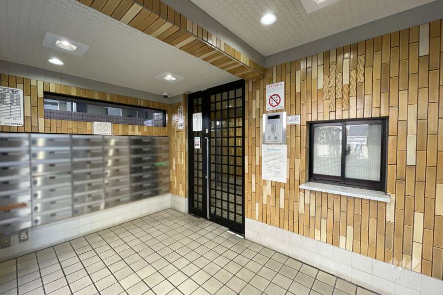 エントランスはオートロック付きです。