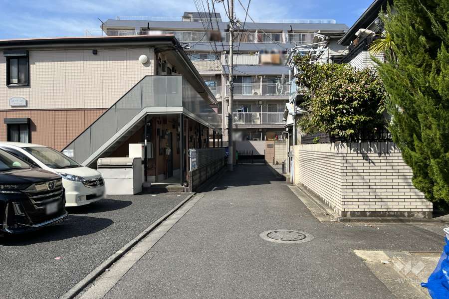 敷地東側の前面道路
