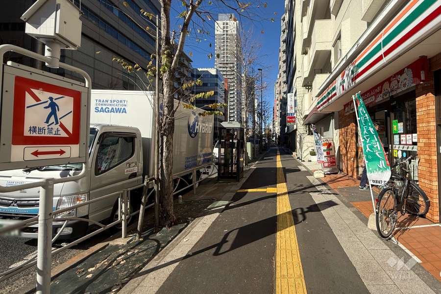 敷地南西側の前面道路