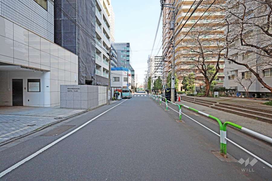 敷地北東側の前面道路
