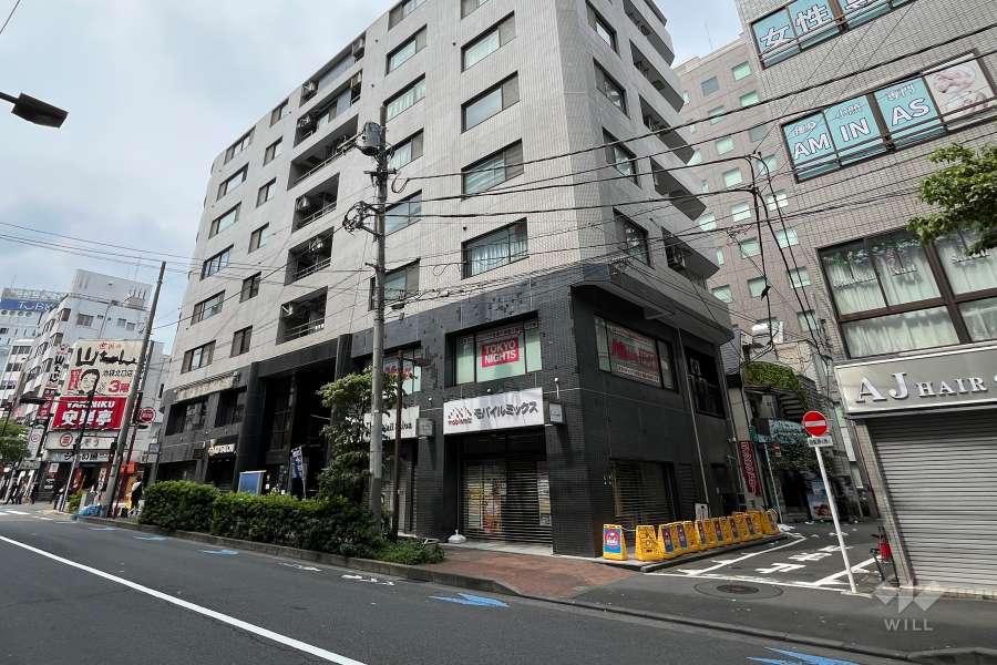 敷地の北側前面道路（東側から）
