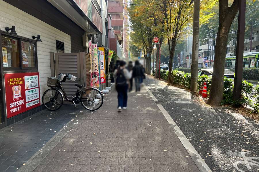 敷地西側の前面道路