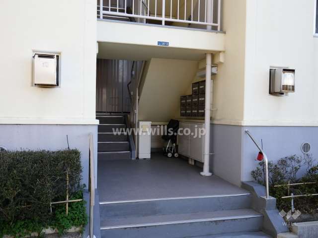 住戸出入り口（共用ポスト）