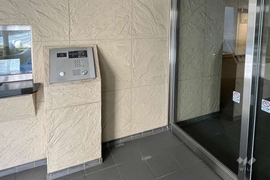 エントランスはオートロック付きです。