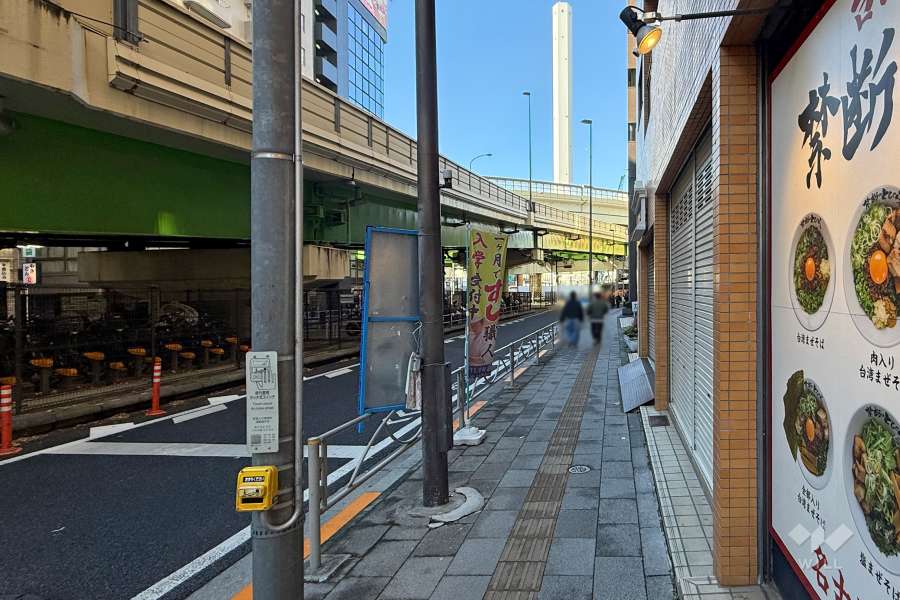 敷地南西側の前面道路