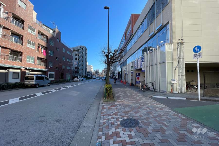敷地北東側の前面道路