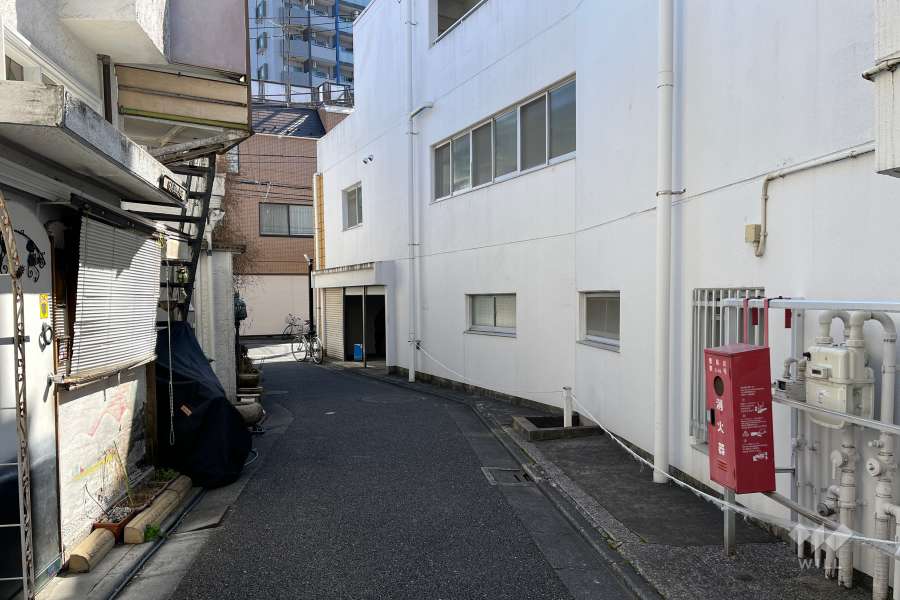 敷地東側の前面道路