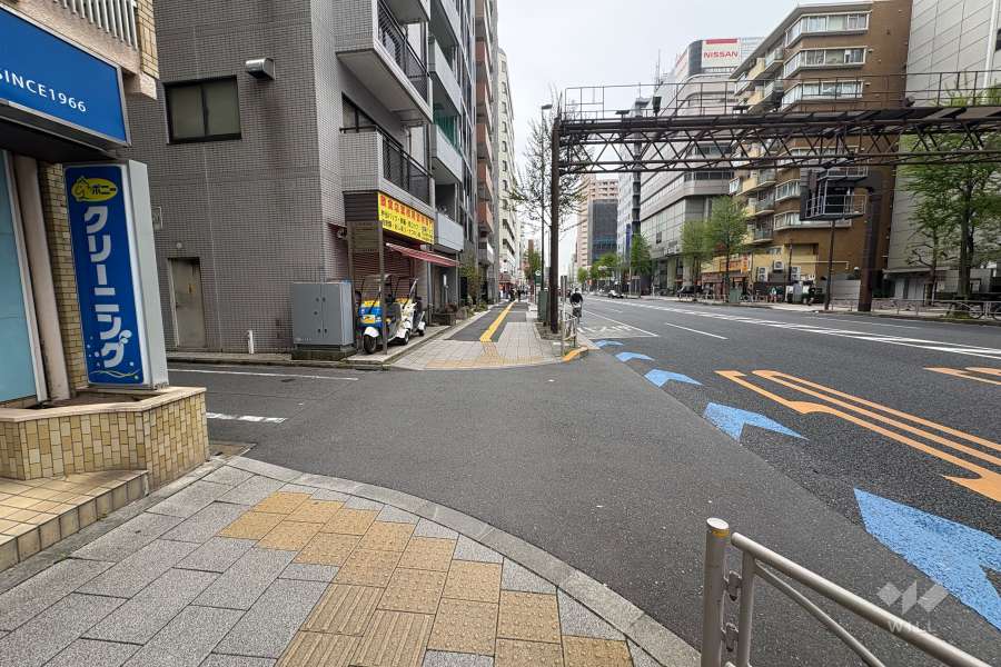 敷地南西側の前面道路