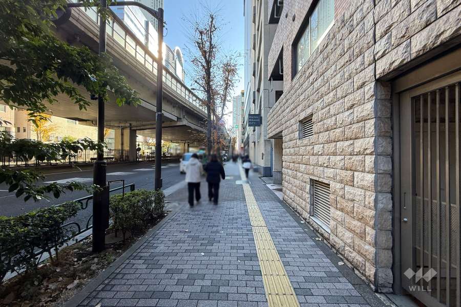 敷地東側の前面道路